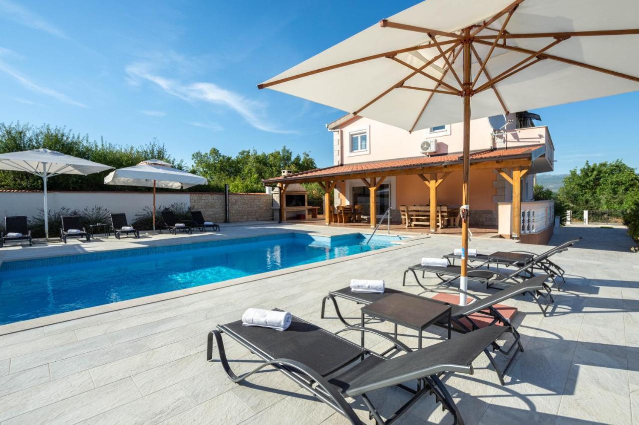 Vacation Villa Matic With 7 Bedrooms Синь Екстер'єр фото