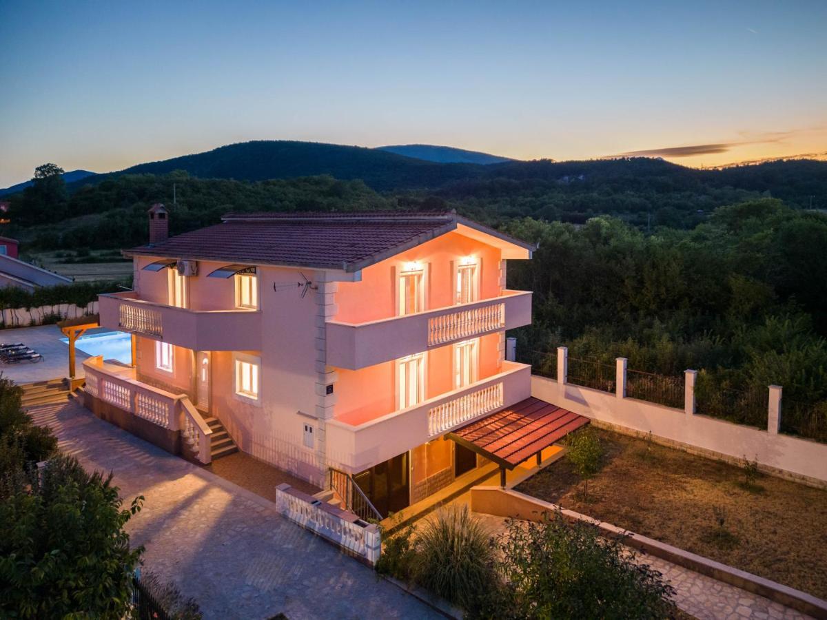 Vacation Villa Matic With 7 Bedrooms Синь Екстер'єр фото