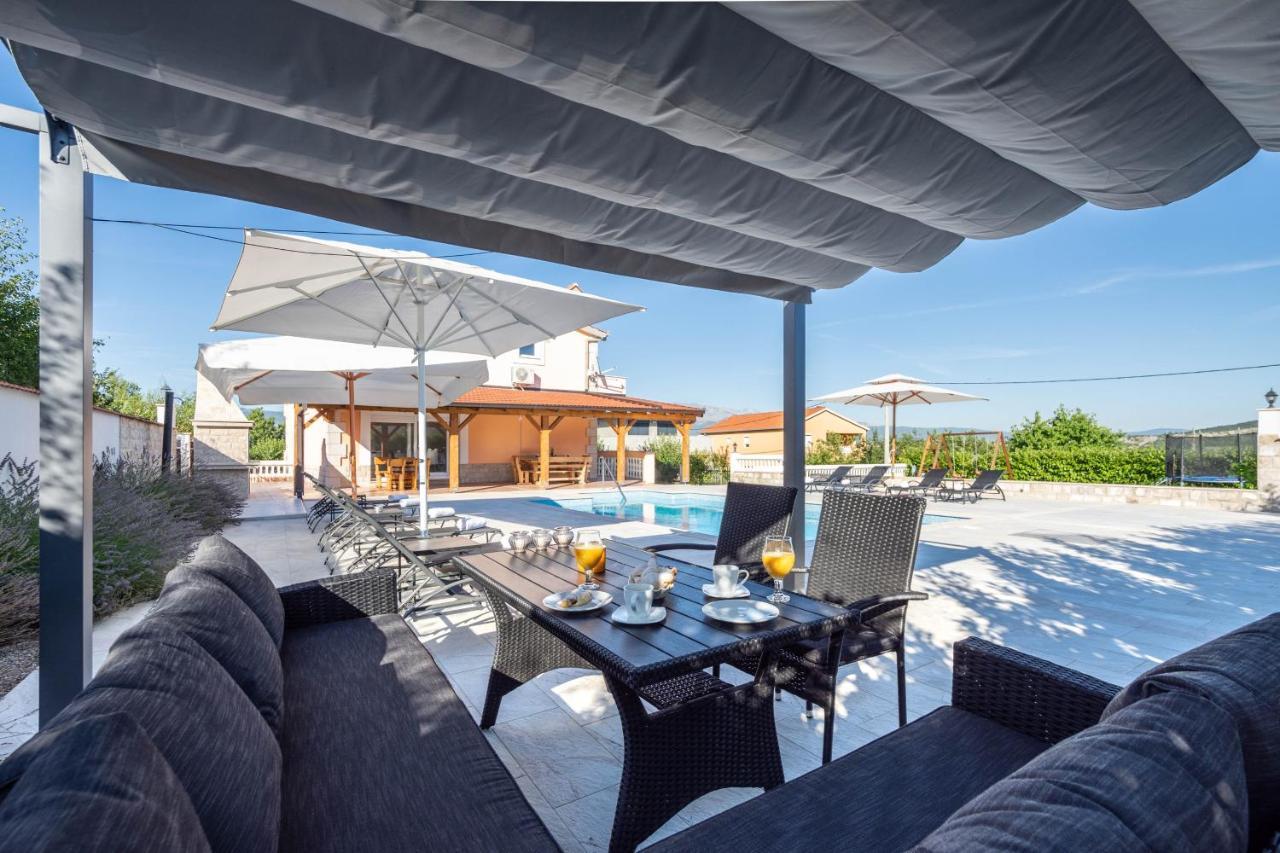 Vacation Villa Matic With 7 Bedrooms Синь Екстер'єр фото