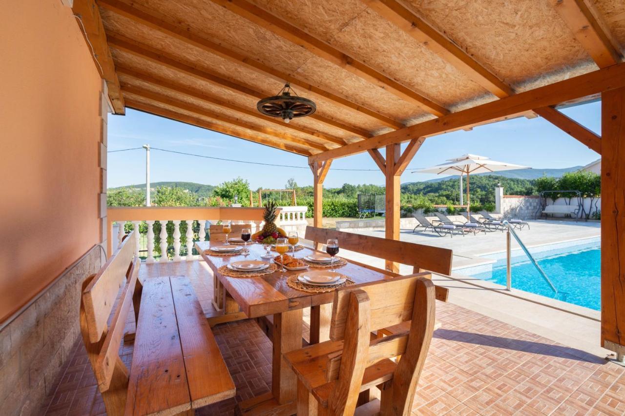 Vacation Villa Matic With 7 Bedrooms Синь Екстер'єр фото