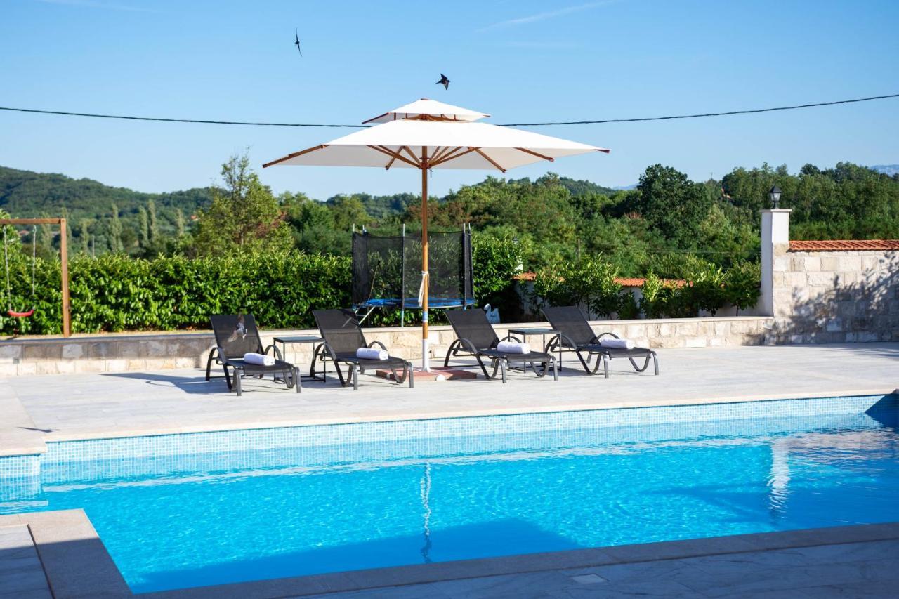 Vacation Villa Matic With 7 Bedrooms Синь Екстер'єр фото