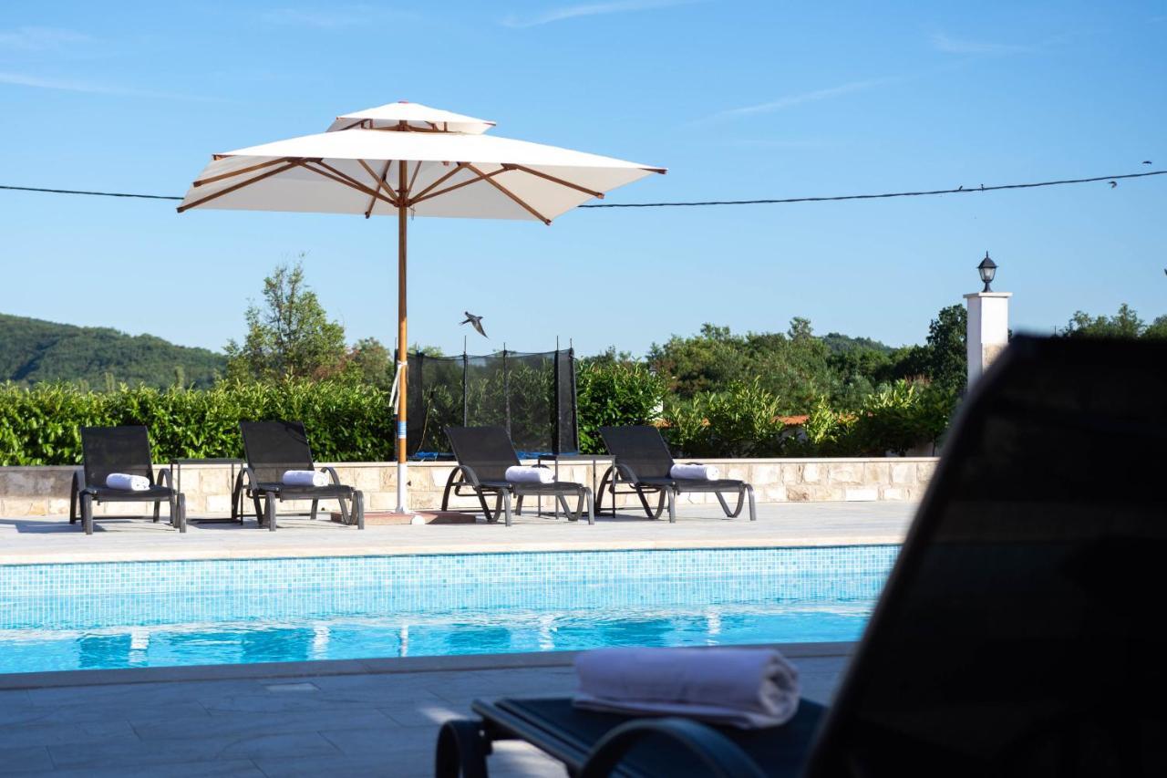 Vacation Villa Matic With 7 Bedrooms Синь Екстер'єр фото