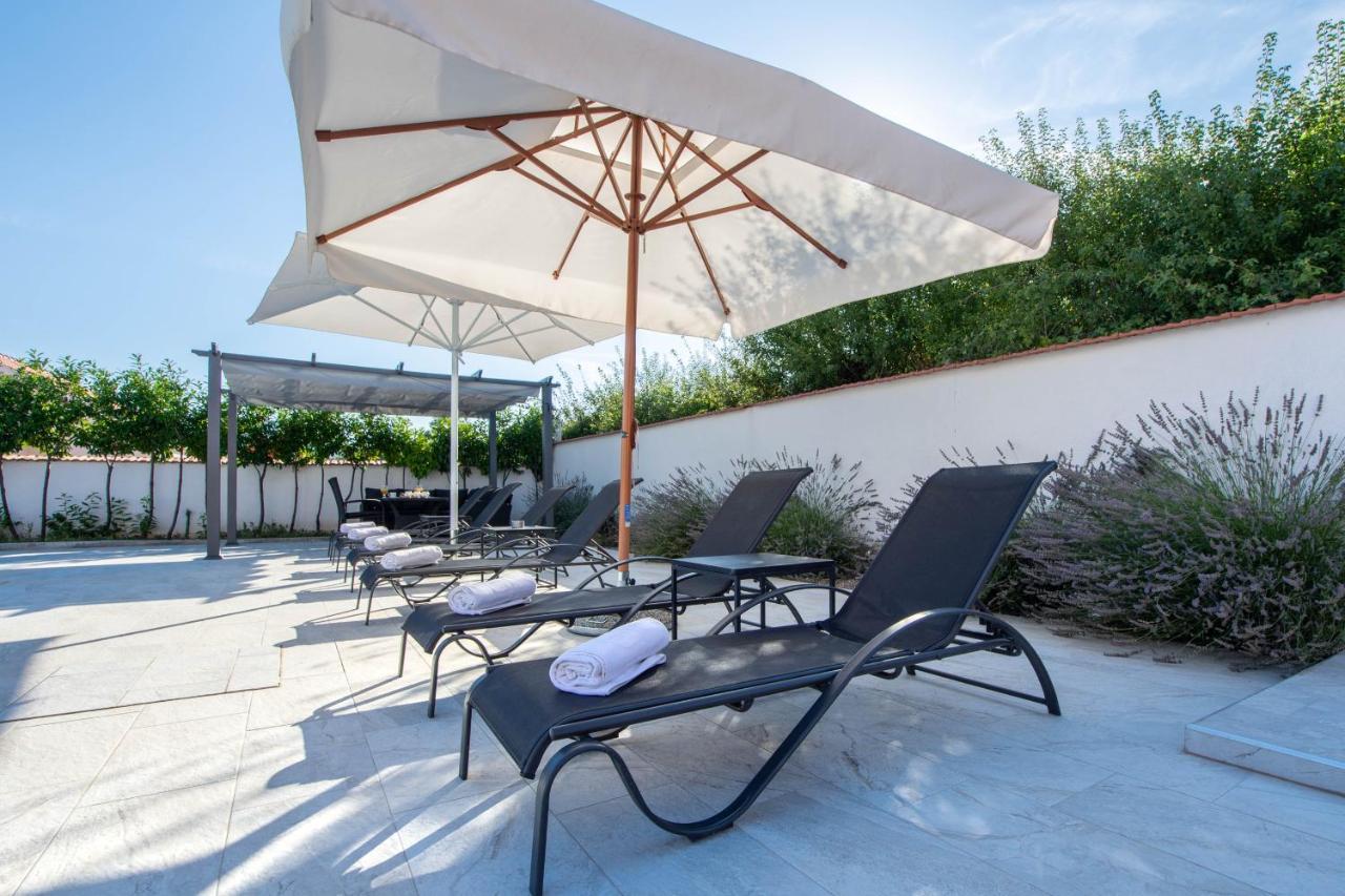 Vacation Villa Matic With 7 Bedrooms Синь Екстер'єр фото