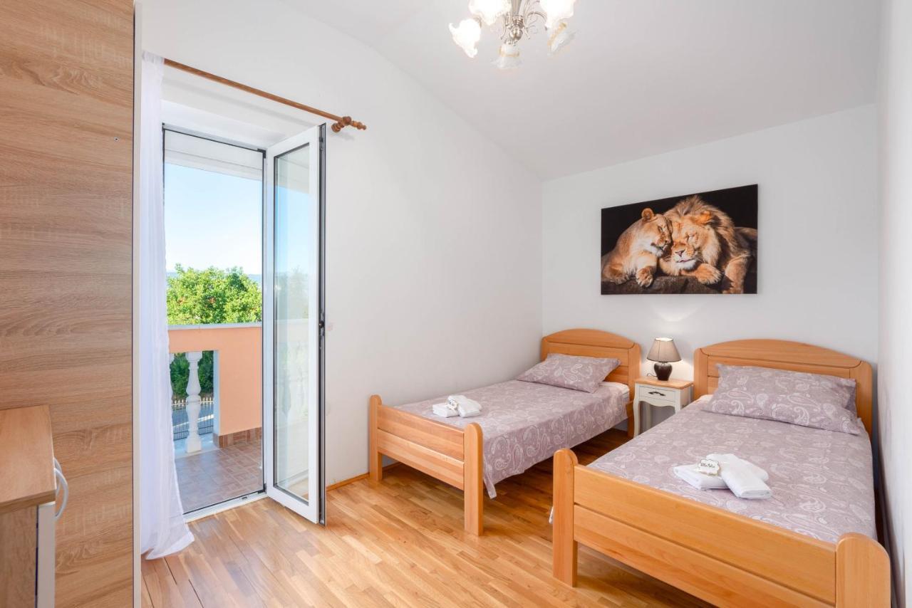 Vacation Villa Matic With 7 Bedrooms Синь Екстер'єр фото