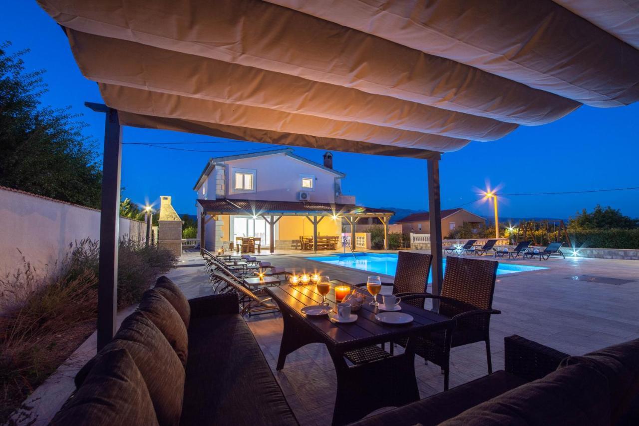 Vacation Villa Matic With 7 Bedrooms Синь Екстер'єр фото