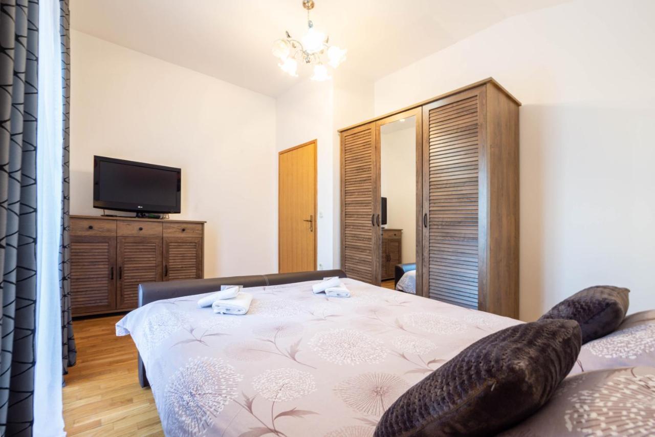 Vacation Villa Matic With 7 Bedrooms Синь Екстер'єр фото