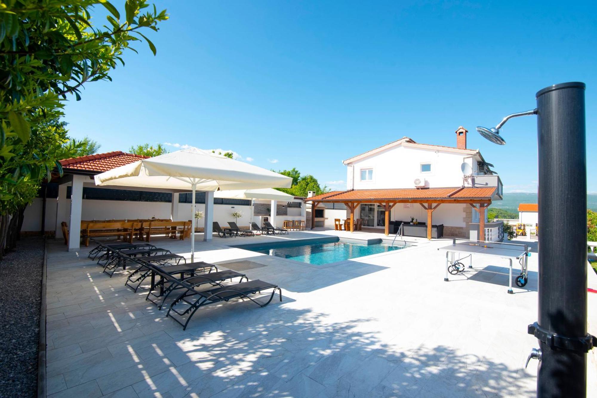 Vacation Villa Matic With 7 Bedrooms Синь Екстер'єр фото