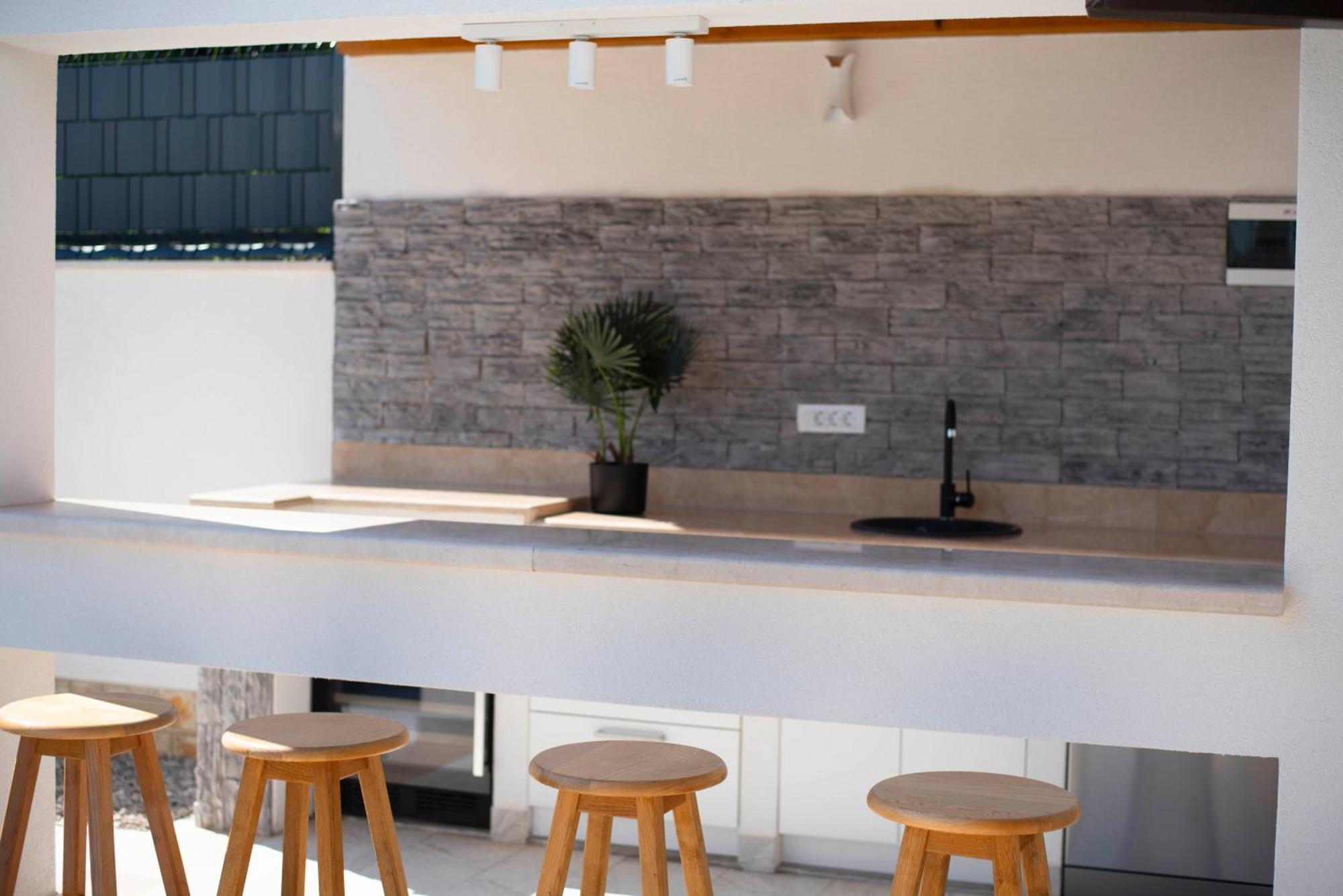 Vacation Villa Matic With 7 Bedrooms Синь Екстер'єр фото
