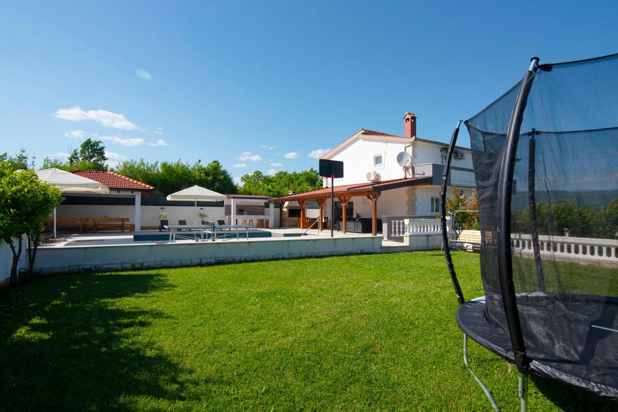 Vacation Villa Matic With 7 Bedrooms Синь Екстер'єр фото