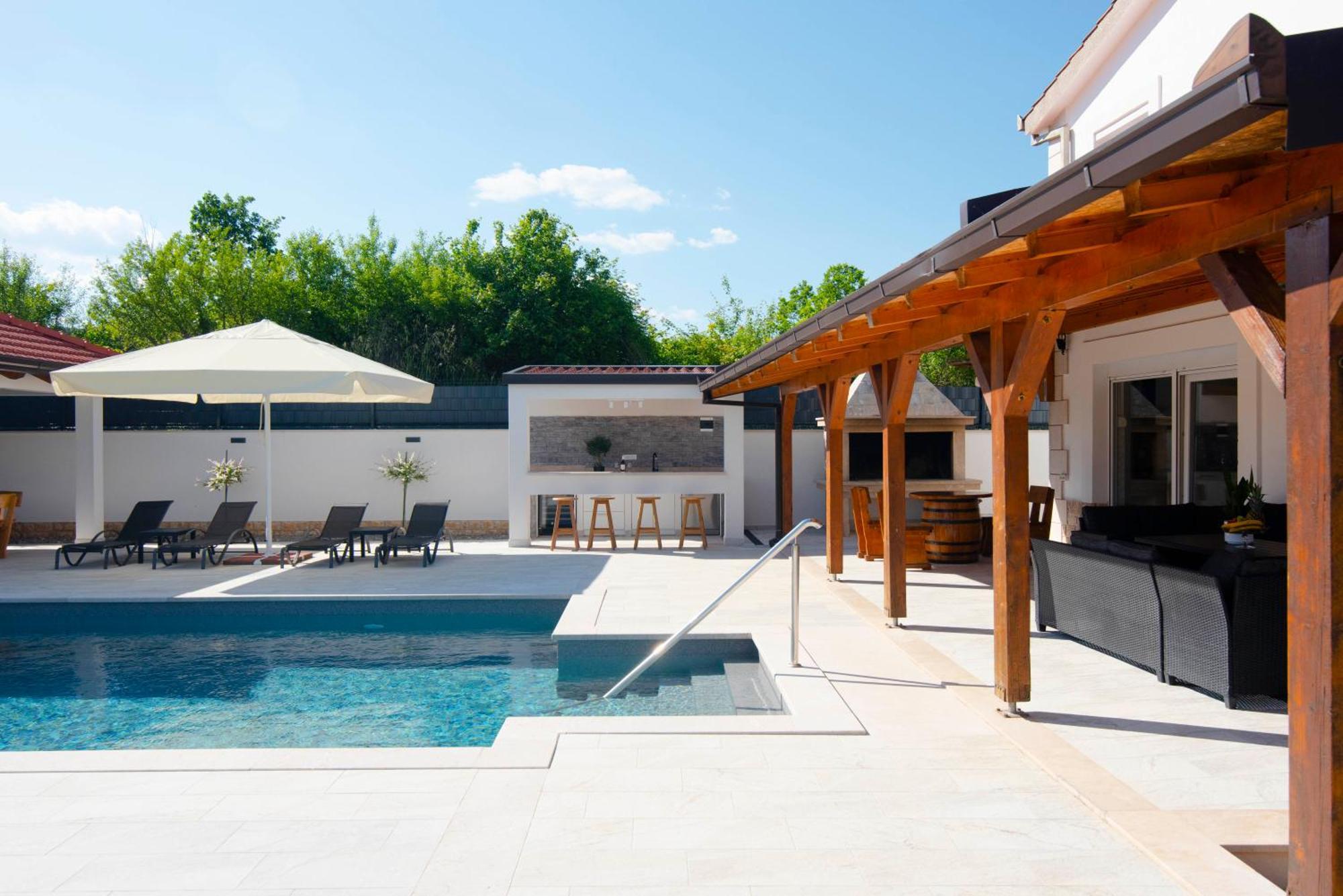 Vacation Villa Matic With 7 Bedrooms Синь Екстер'єр фото