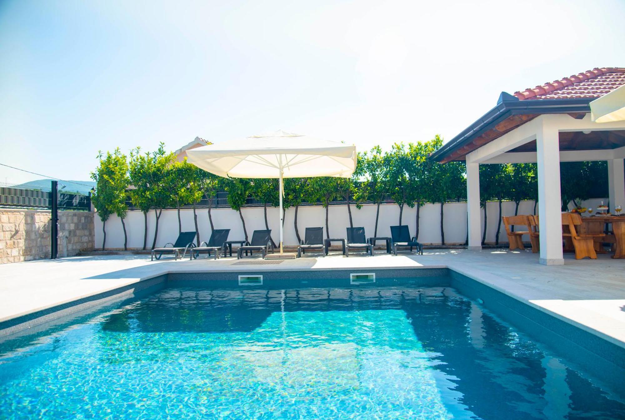 Vacation Villa Matic With 7 Bedrooms Синь Екстер'єр фото