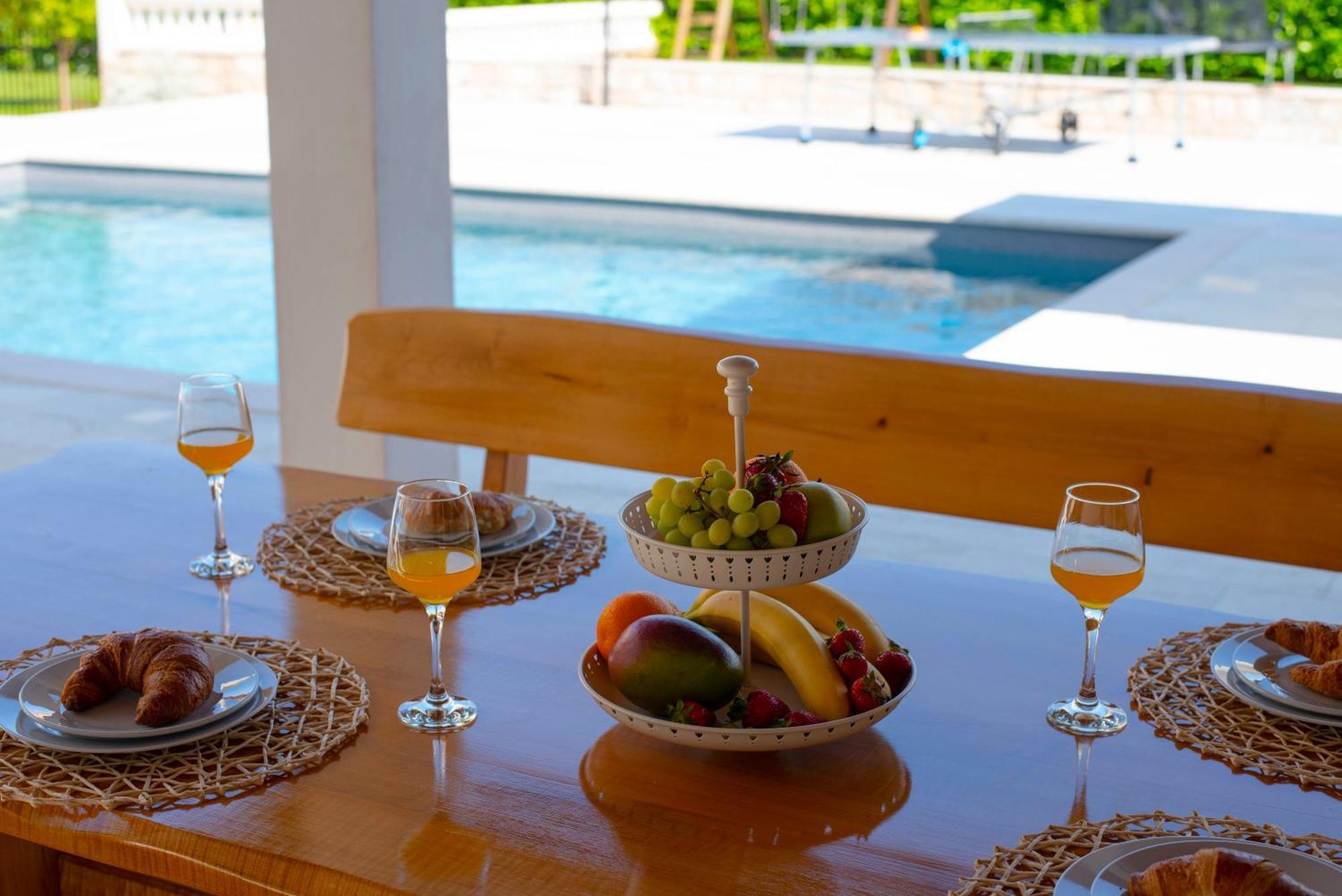 Vacation Villa Matic With 7 Bedrooms Синь Екстер'єр фото