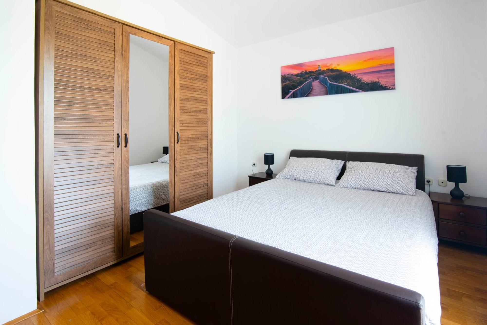 Vacation Villa Matic With 7 Bedrooms Синь Екстер'єр фото